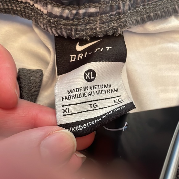 NEW WITH TAGS! Boys XL Nike shorts - Picture 3 of 4